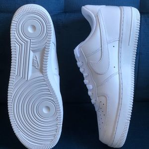 BRAND NEW NIKE AIR FORCE 1 men’s size 8